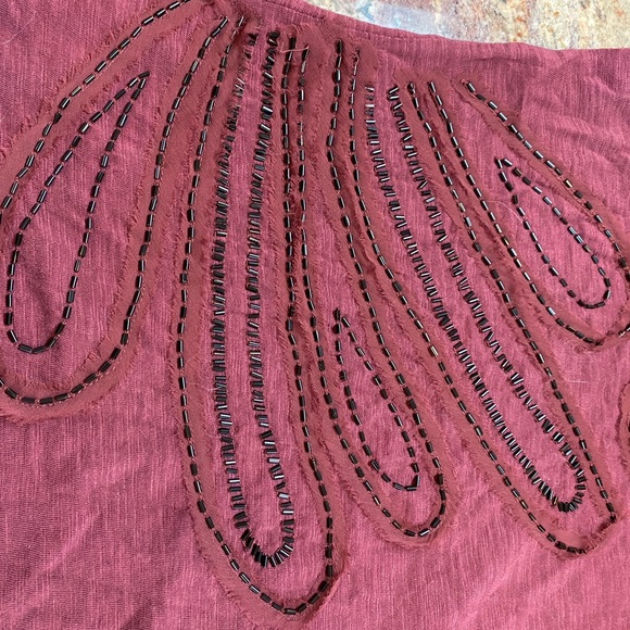 Lauren Conrad Size XL Maroon Short Sleeve Shirt with a Design with Black Beads - Picture 12 of 16